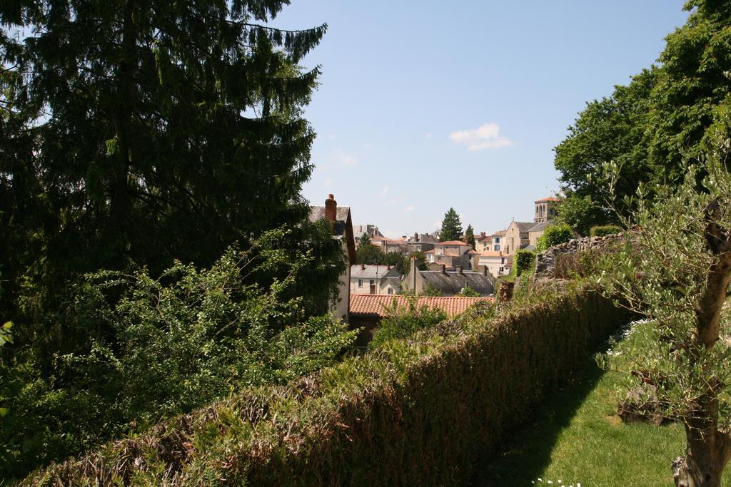 Maison D'Hotes Et Gites La Chouannerie A Cote Du Parc Du Puy Dufou Pouzauges Luaran gambar